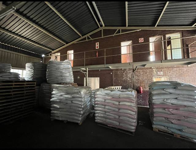 1,100M² WAREHOUSE FOR SALE IN NEW ERA